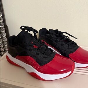 Nike Boys' Black and Red Low-Top Athletic Shoes